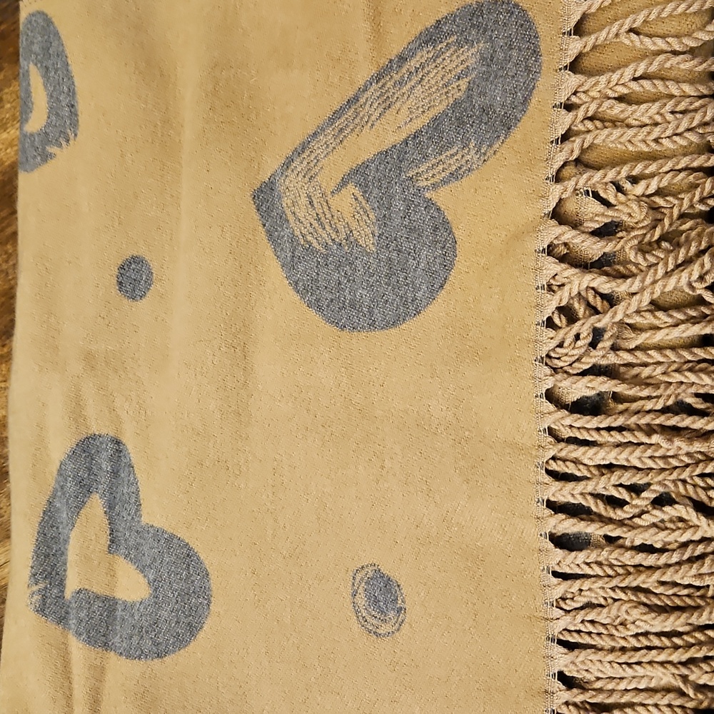 Tom & Eva Camel Heart Scarf